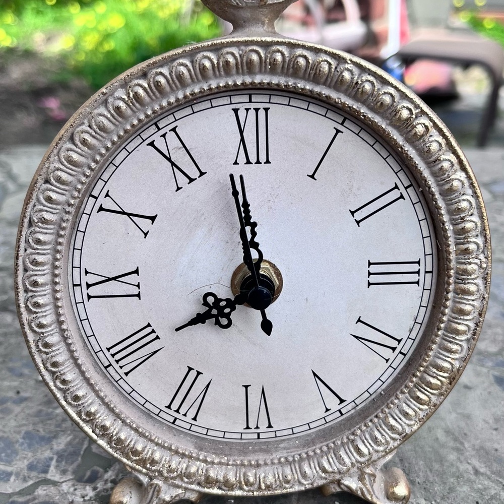Vintage Birdie tabletop clock - Picture 3 of 11